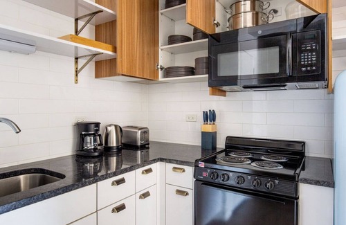 Uptown Apartment | Airy Uptown 1BR w/ Fire Pits & Indoor Pool, nr Beach, by Blueground