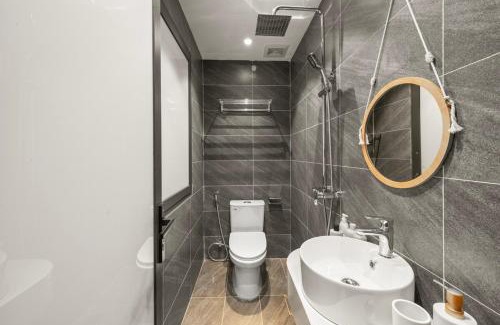 Hai Ba Trung Apartment | Airy Window Studio