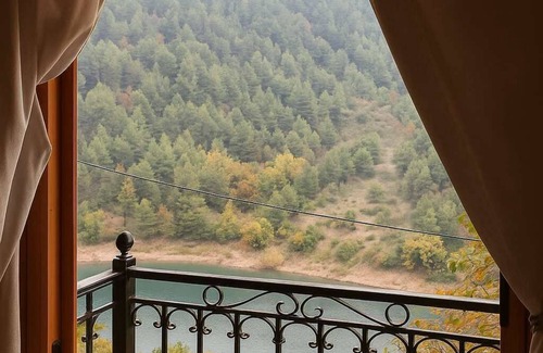 Tsivlos Apartment | Aithra Boutique Hotel Cozy Quad Lake View Room