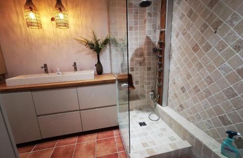 Est Apartment | Aix centre, 2 room apartment garden, parking