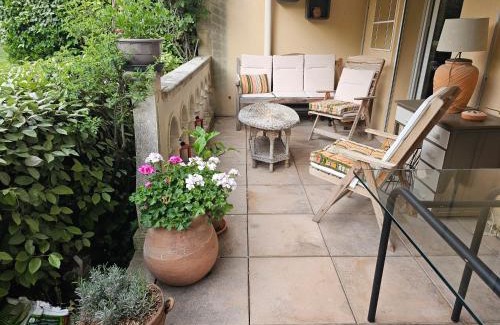 Est Apartment | Aix centre, 2 room apartment garden, parking