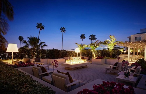 Beverly Hills Apartment | AKA Residences Sprawling Suite w/Den Space, Kitchen, Private Patio, & WiFi
