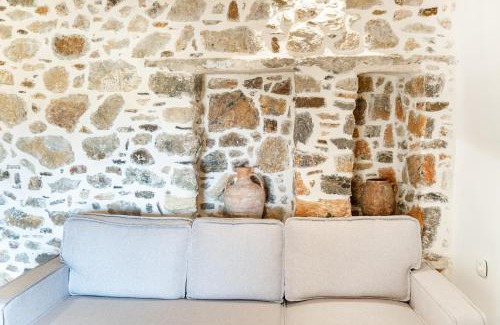 Pefki House | Akra Suite