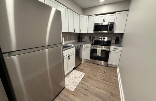 South Central Omaha Apartment | Aksarben 2 Bedroom-Close to I80