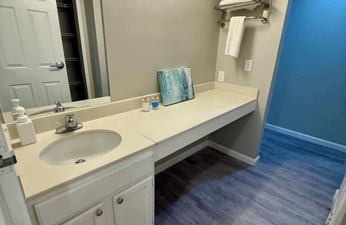 South Central Omaha Apartment | Aksarben, 2nd floor, close to I-80!