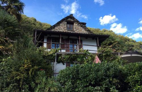 Riazzino House | Al Torchio by Fewotessin