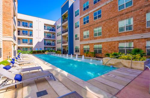 Terrell Heights Apartment | Alamo Chic King Bed Refreshing Office Desk w/Pool