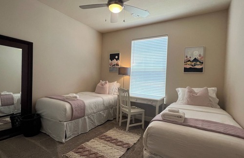 Redding House | Alana House - 5BR with hot tub, close to Bethel, Simpson U, shopping & more!