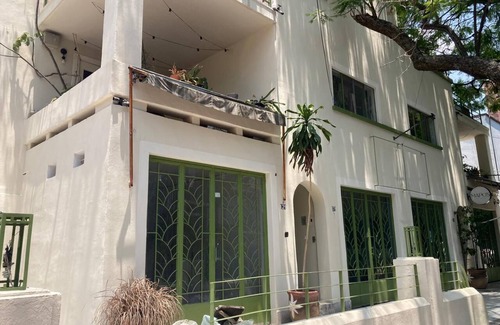 Lafayette House | Alarcon apartment: two-story, 4 bedrooms, hall, balcony, terrace.