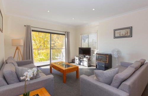 Jindabyne House | Alaska 2 8 Poley Cow Lane