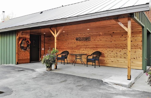 Willow Bed & Breakfast | *Alaska's Heritage B&B * Large Groups * *Adult Only * Lakefront *