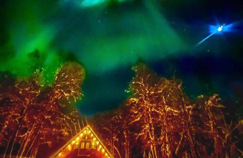 Susitna North House | Alaskan Wild Rose Retreat