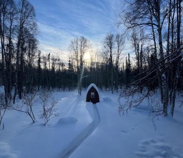 Susitna North House | Alaskan Wild Rose Retreat