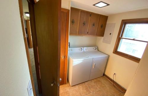 Fairbanks Apartment | Alaskana - Walk to Downtown, 3 Bedroom Upper Apt