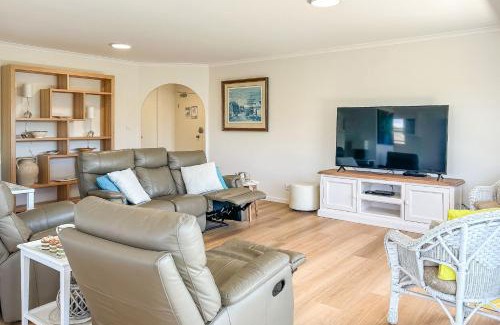 Nelson Bay Apartment | Albacore 7 Waterfront Unit