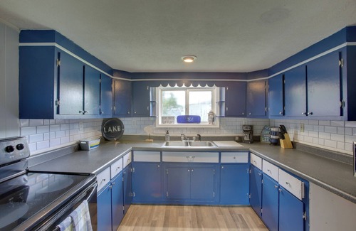 Albany Cabin | Albany Family Lake Getaway Near State Parks!