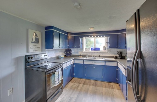 Albany Cabin | Albany Family Lake Getaway Near State Parks!
