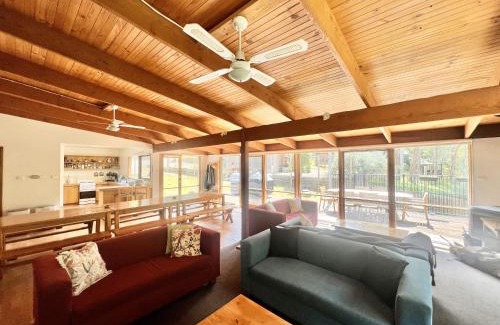 Sawmill Settlement Cabin | Albaski Lodge Room 3