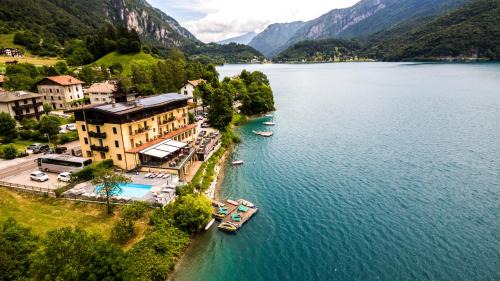Mezzolago Hotel | Albergo Mezzolago