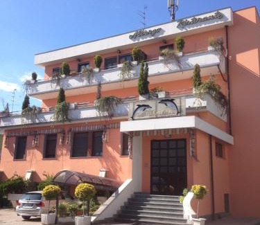 Veveri Hotel | Albergo Ristorante Il Delfino