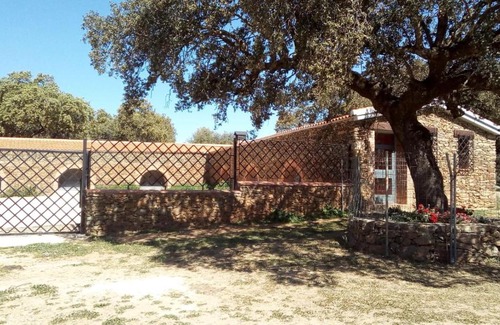 Logrosan Hostel | Albergue Dehesa Boyal