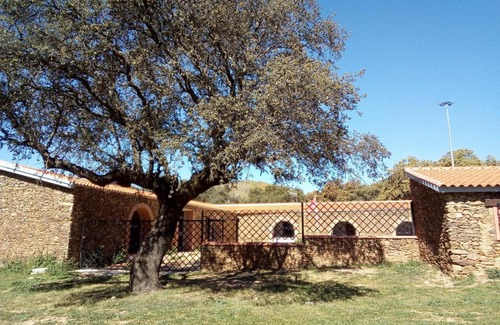 Logrosan Hostel | Albergue Dehesa Boyal