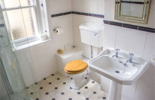 East Cowes House | Albert Cottage Hotel