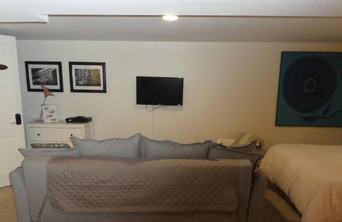Alberta Arts District Apartment | Alberta Arts District Private Short-Term Basement Apartment
