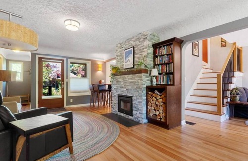 Concordia House | Alberta Arts with Hot Tub and Yoga Studio