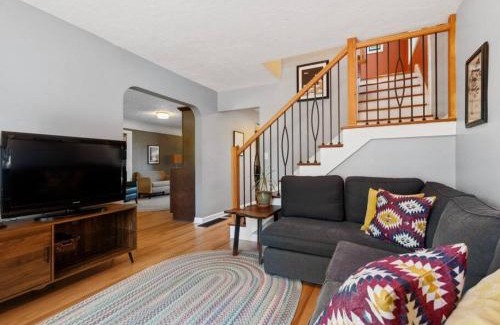 Concordia House | Alberta Arts with Hot Tub and Yoga Studio