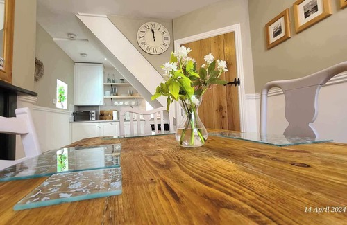 Whitby Cottage | Albion Cottage, your cosy cottage sleeping 4 & only a few minutes walk from town