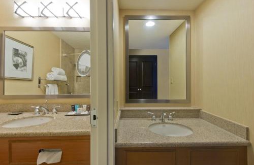 Northeast Heights Hotel | Albuquerque Crowne Plaza by IHG