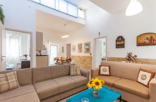 Alcamo Marina Apartment | Alcamo Pool House - Happy Rentals