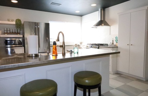 Lodi House | Alder Glen Getaway - Close to Wineries & Lodi Lake - Solar powered & EV hook-up