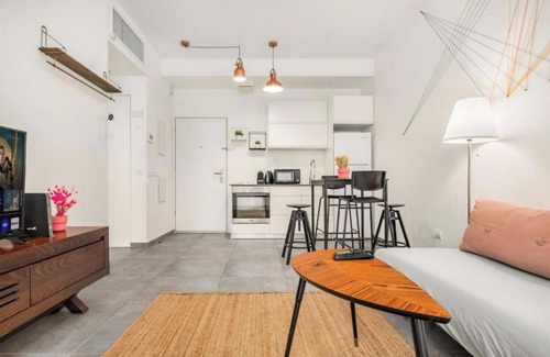 Kerem HaTeimanim Apartment | Alenby Luxury Apartment By Nimizz One Bedroom Apartment