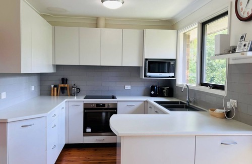Blackheath House | Alencon | Charming home with 2 Fireplaces in a bush setting