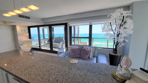 Mid Beach Apartment | Alexander 1401