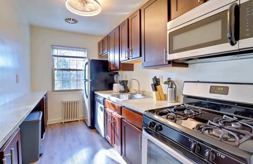 Northeast Alexandria Apartment | Alexandria Executive Apt | Comfort & Convenience