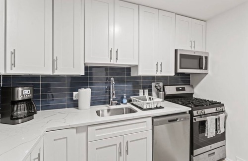 Taylor Run Condo | Alexandria Inviting 3BR Condo: Perfect for Family Living