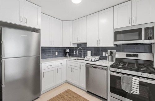 Taylor Run Condo | Alexandria Living: Stylish 2BR Condo