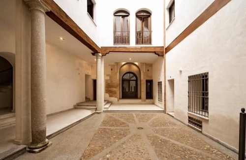 Toledo City Center Apartment | Alfalfa - Toledo Center with Swimming Pool