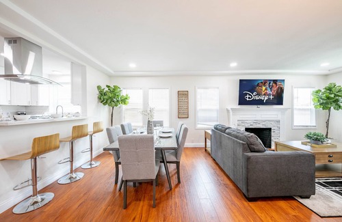 Alhambra House | ALHAMBRA 4 Bed home near DTLA w/Parking
