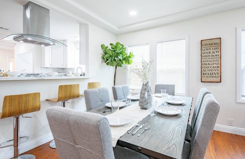 Alhambra House | ALHAMBRA 4 Bed home near DTLA w/Parking