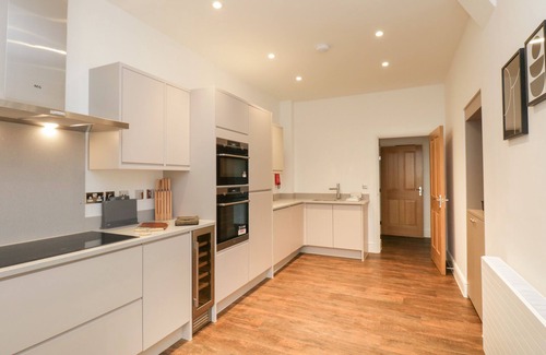 Newland Near Ulverston House | ALICE HOUSE STONE CROSS MANSION, pet friendly in Ulverston