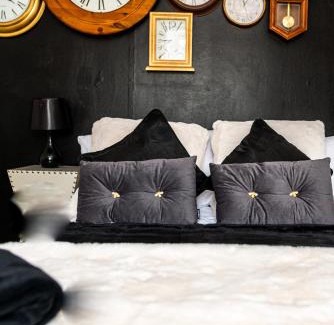 Babbacombe House | Alice in Wonderland cottage by the sea
