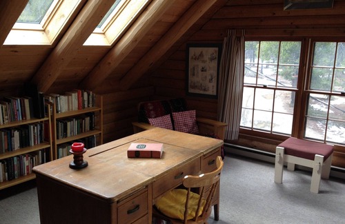 Black Hawk House | Alice's Acres- cozy log home in the woods, close to Nederland and Black Hawk