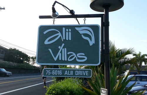 Kailua-Kona Condo | ALII VILLAS Oceanfront complex! Stunning Ocean and Pool view, highly rated Condo