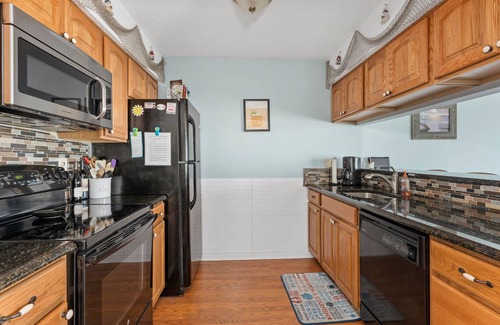 Sea Isle City Condo | All 5-Star Reviews - Beautiful Bay View - Walking Distance to Everything!