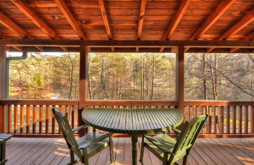 Blue Ridge House | All Aboard - Log Cabin, Game Room, Hot Tub, Lake View, Private Dock - Blue Ridge, GA