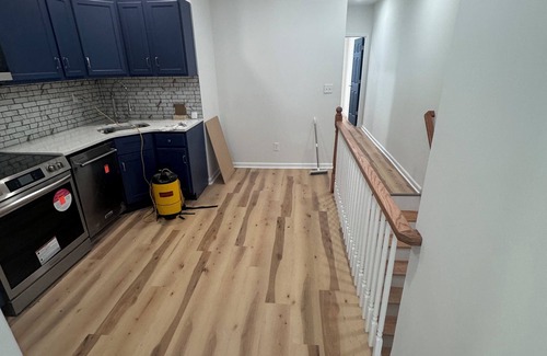 North Philadelphia Apartment | All amenities from washer dryer to central air. Bus takes minutes to center city